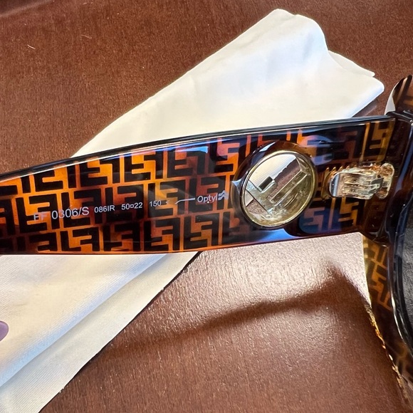 Fendi FF Logo Cat-Eye Sunglasses - Picture 9 of 11